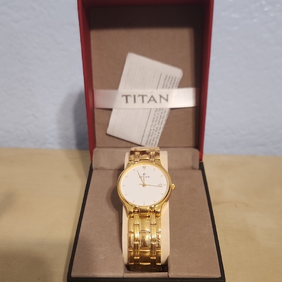 Titan Gold Watch with White Dial in Case Brand New In Box - Picture 1 of 4